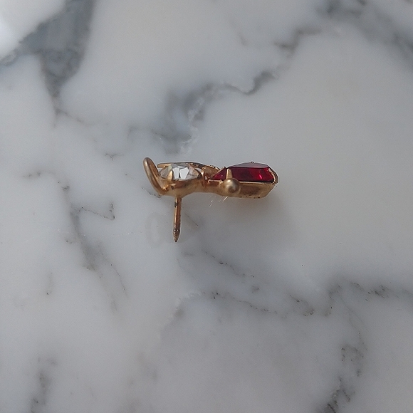 January birthstone angel pin yellow gold tone with deep red stone/crystal - Picture 5 of 9